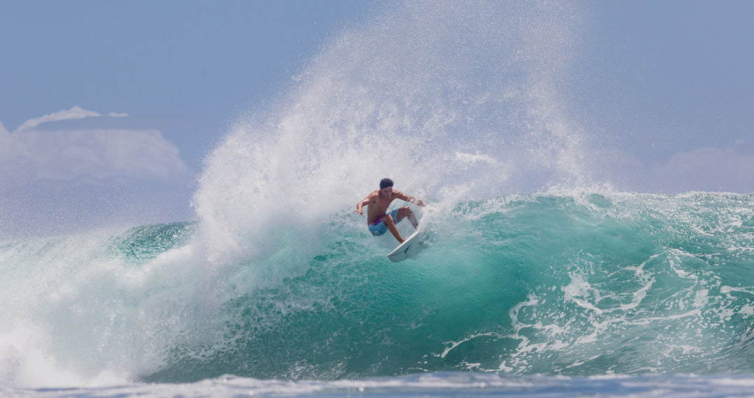 Air drop after big turn going left in warm blue water