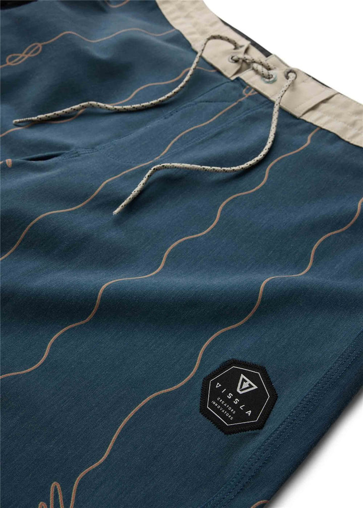 Vissla Roundup 18.5" Boardshort in Midnight, view 4