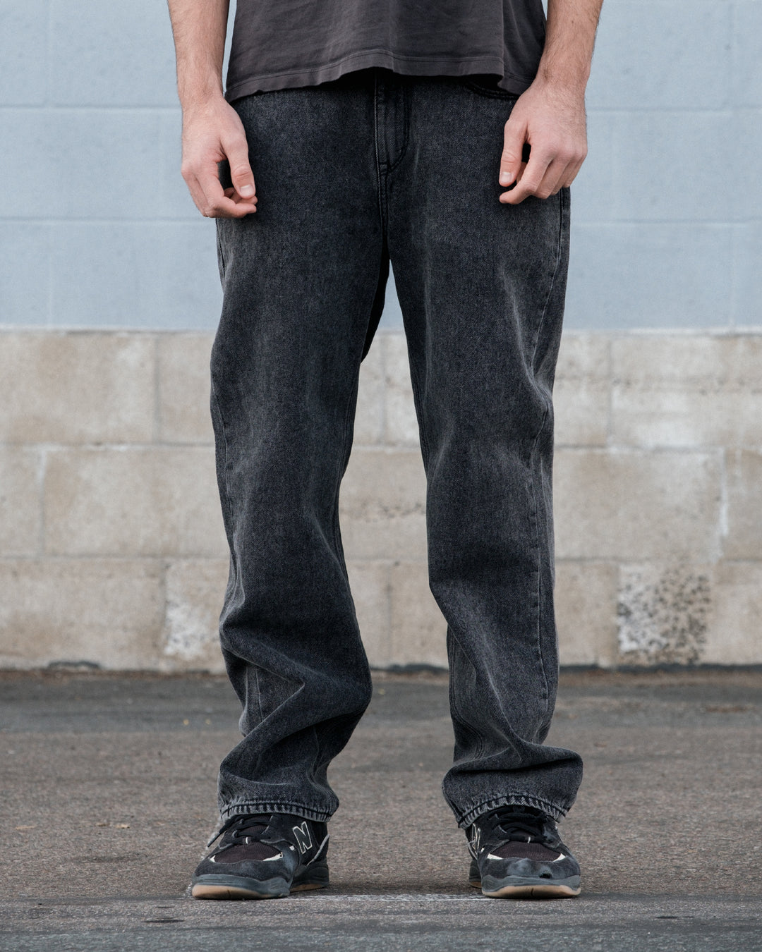 Vissla Let Loose 5 Pkt Jean 17" in Washed Black, view 2